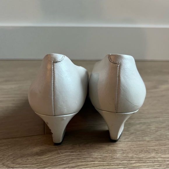 Evan Picone White Leather Pointed Toe Block Kitten Heels - Picture 4 of 5